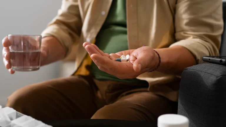 Automedicación: Riesgos e implicaciones en la salud moderna